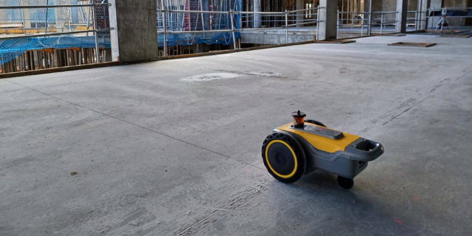 El robot est&aacute; capacitado para efectuar trabajos de impresi&oacute;n directa de l&iacute;neas y texto sobre las superficies.