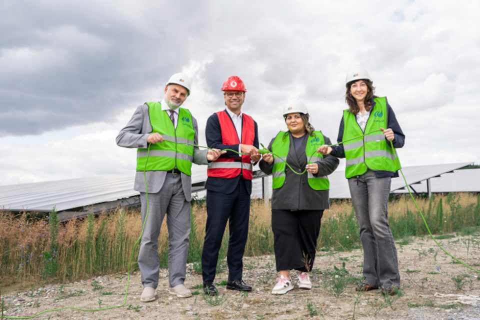 Holger Vogel, alcalde Boldekow; Michael Jungwirth, Miembro del cpomi&eacute; ejecutivo de Vodafone Germany; Nigar Gurbanli, Resp. Estructuraci&oacute;n Iberdrola Deutschland y Consuelo Morales, Resp. E&oacute;lica terrestre Iberdrola Deutschland.