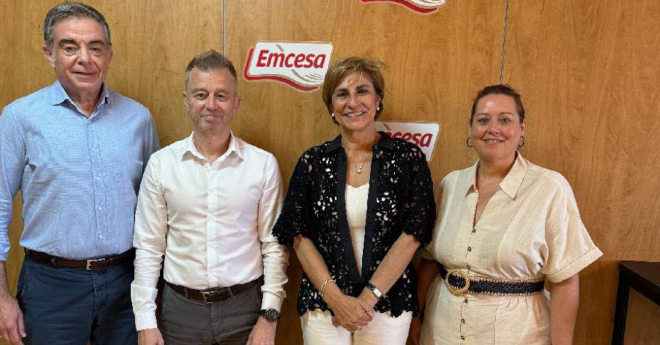 La directora del IPEX, Paloma Sánchez, ha visitado las instalaciones de Emcesa en Casarrubios del Monte. La directora del IPEX, Paloma Sánchez, ha visitado las instalaciones de Emcesa en Casarrubios del Monte.