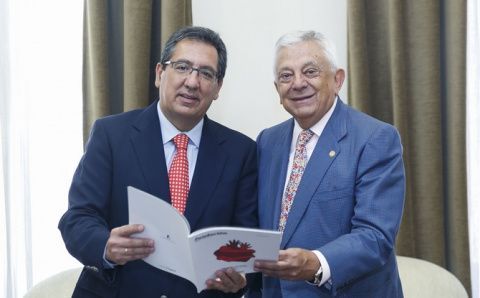 Antonio Pulido, presidente de la Fundación Cajasol y Francisco Herrero, presidente de la Cámara de Comercio de Sevilla. Antonio Pulido, presidente de la Fundación Cajasol y Francisco Herrero, presidente de la Cámara de Comercio de Sevilla.