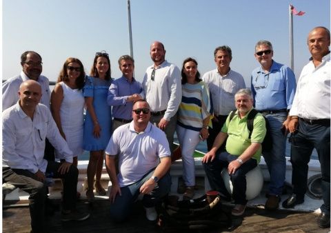 El consejero de Agua, Agricultura, Ganader&iacute;a y Pesca ,Miguel &Aacute;ngel del Amor, con los integrantes de la delegaci&oacute;n brasile&ntilde;a.