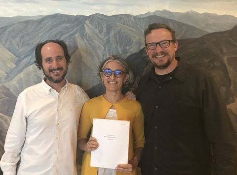 De izquierda a derecha: Rafa Vivas y Nati Rodríguez, fundadores de Visualizamos, y Aric Wood, CEO de Xplane. De izquierda a derecha: Rafa Vivas y Nati Rodríguez, fundadores de Visualizamos, y Aric Wood, CEO de Xplane.