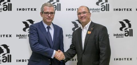 El presidente de Inditex, Pablo Isla, y el secretario general de Industriall Global Union, Valter Sanches, en el X aniversario del Acuerdo Marco en 2017.