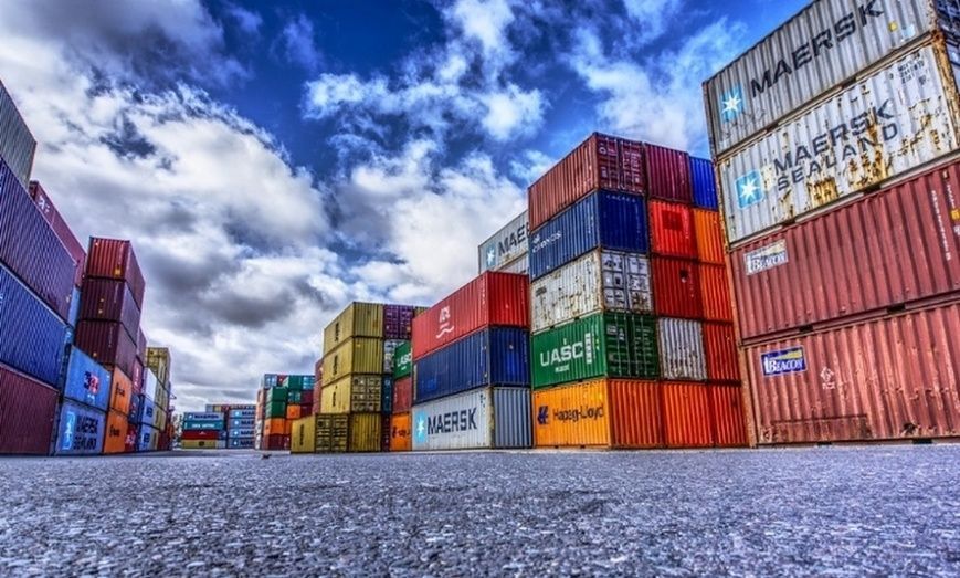 El crecimiento interanual de las exportaciones españolas entre enero y junio (23,3%) es superior al de UE-27. El crecimiento interanual de las exportaciones españolas entre enero y junio (23,3%) es superior al de UE-27.