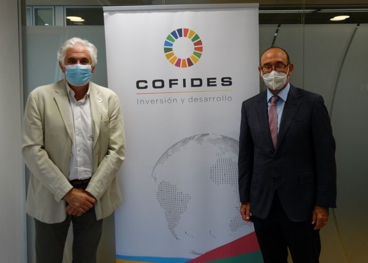 El presidente de COFIDES, José Luis Curbelo, y el director Financiero de Profármaco, Xavier Homs. El presidente de COFIDES, José Luis Curbelo, y el director Financiero de Profármaco, Xavier Homs.