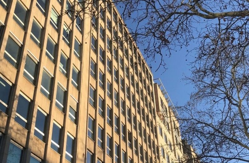 Edificio donde se localiza la Oficina de Bruselas. Edificio donde se localiza la Oficina de Bruselas.