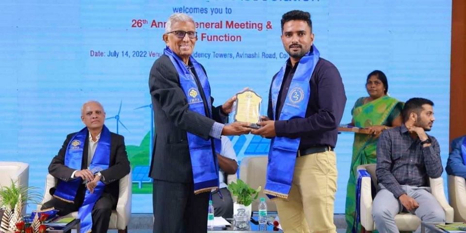 Praveen Nair, BOP Manager, recibió el premio en una ceremonia celebrada en Coimbatore. Praveen Nair, BOP Manager, recibió el premio en una ceremonia celebrada en Coimbatore.