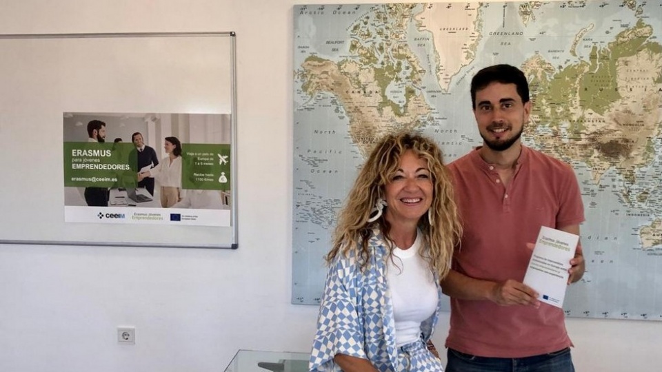 La iniciativa europea facilita la transferencia de conocimiento entre empresarios sin l&iacute;mite de edad con ideas de negocio o empresas de reciente creaci&oacute;n y empresarios consolidados en 47 pa&iacute;ses del mundo.