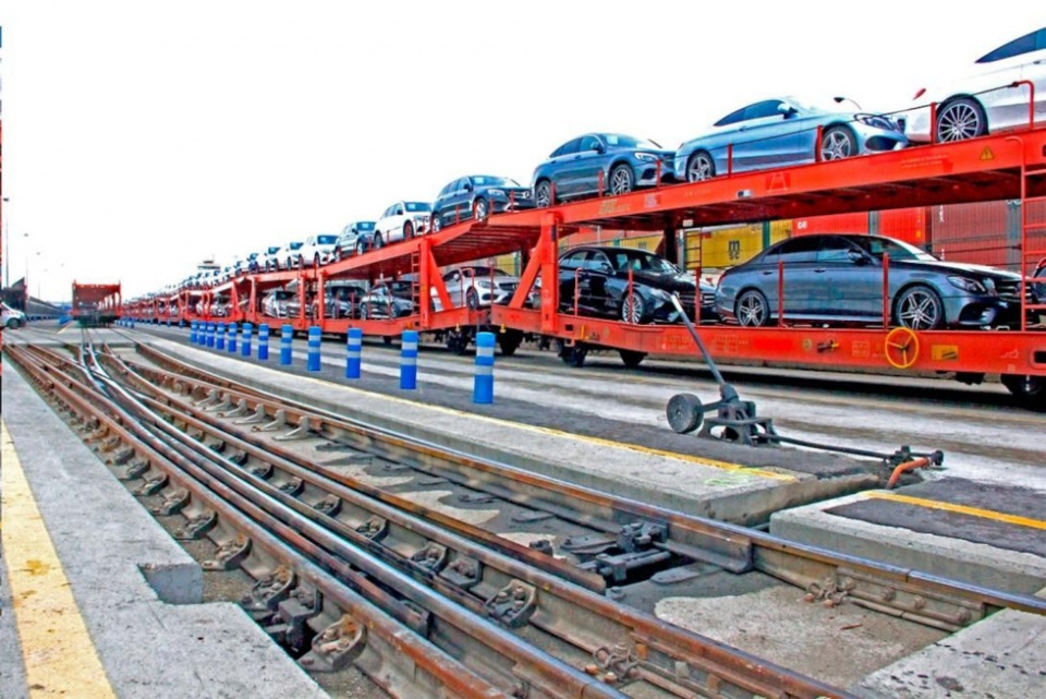 Convoy ferroviario en el Port de Barcelona. Convoy ferroviario en el Port de Barcelona.