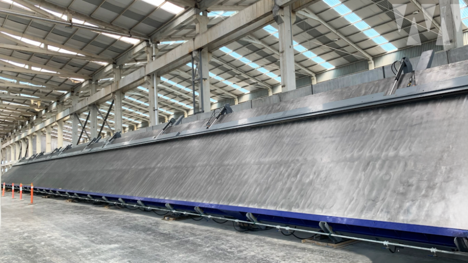 Mesa Basculante de 60 Metros para Paneles de Fachada Industriales.