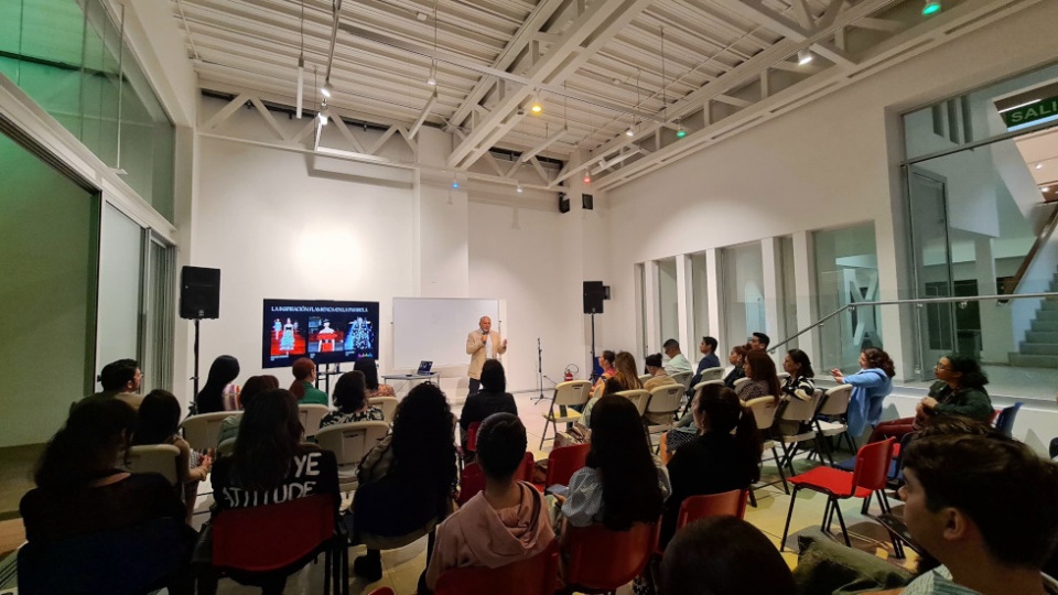 La conferencia sobre la promoci&oacute;n internacional de la moda andaluza marca la primera jornada de Costa Rica Fashion Week 2024.