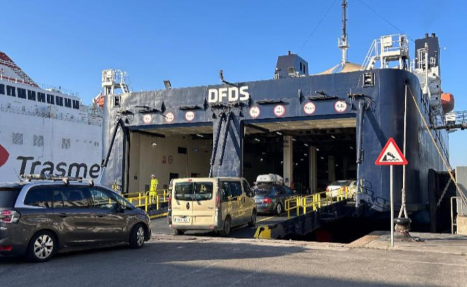 Vehículos embarcando este verano en el Puerto de Algeciras con destino Tánger Med. Vehículos embarcando este verano en el Puerto de Algeciras con destino Tánger Med.