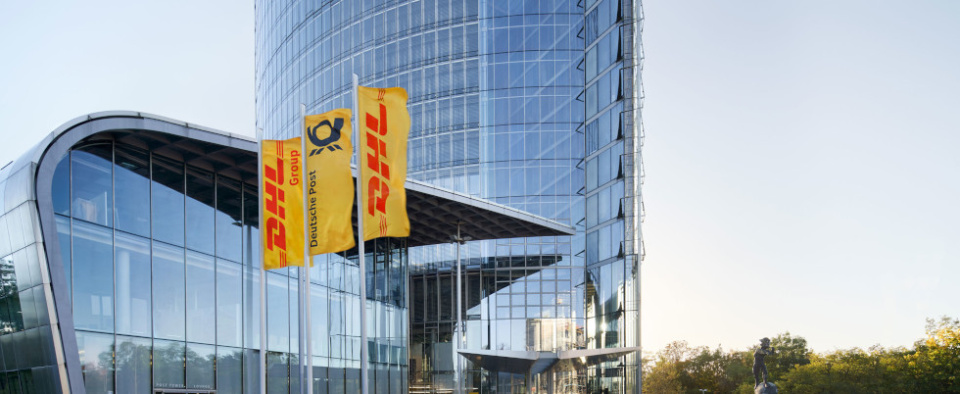 DHL.