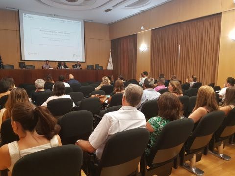 La apertura de la primera sesi&oacute;n.