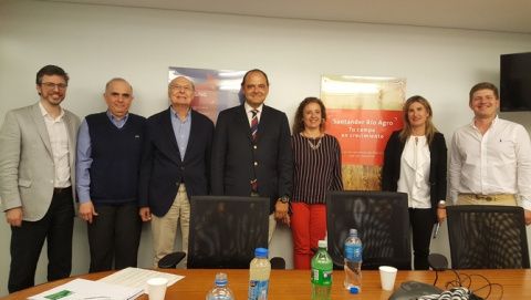 Miembros de Santander Argentina junto a Da. Eugenia Benain Romero, Da. Ana (administraci&oacute;n Bovies), D. Jose M&ordf; de Molina (Presidente de SAT Negra Andaluza) y D. Jacinto Riera (Consejero de Copreca y ganadero).