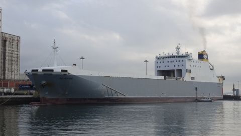El encargado de estrenar el nuevo servicio con Cantabria ha sido el buque Severine.