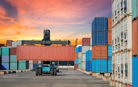 iContainers es la &uacute;nica plataforma que combina el acceso a tarifas instant&aacute;neas con servicios integrales de transporte mar&iacute;timo y con un compromiso operacional.