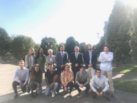 Los becarios fueron recibidos en la sede de la Consejer&iacute;a de Industria, Empleo y Promoci&oacute;n Econ&oacute;mica.