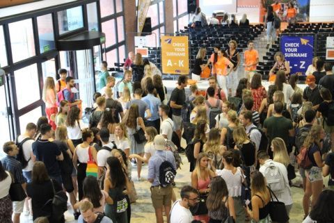 Universitat deVal&egrave;ncia, sesi&oacute;n de bienvenida a m&aacute;s de 600 estudiantes Erasmus y de Programas Internacionales.