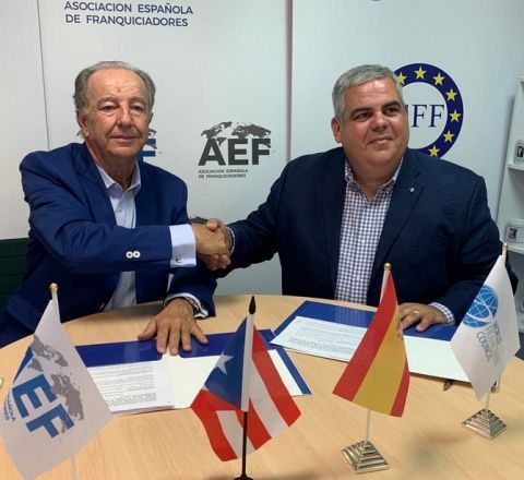 Eduardo Abad&iacute;a, Director Ejecutivo de la Asociaci&oacute;n Espa&ntilde;ola de Franquiciadores, junto a Ricardo L. Rivera, Presidente de la Asociaci&oacute;n de Franquicias de Puerto Rico.