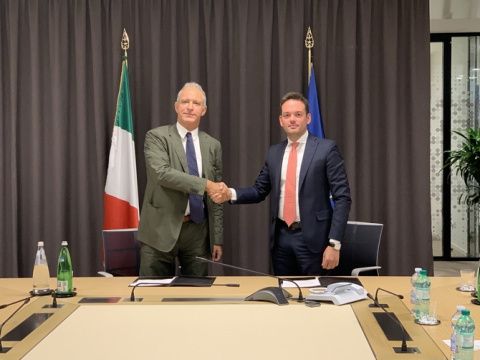 De Izda. a Dcha.: Alessandro Decio, CEO de SACE y Pablo Giabardo, Dtor Comercial de Ebury Italia.