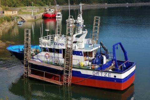 Finalizada ya la renovación integral del buque en Orio, el Ortze ha zarpado hacia el puerto de Pasaia, donde tendrá su base. Finalizada ya la renovación integral del buque en Orio, el Ortze ha zarpado hacia el puerto de Pasaia, donde tendrá su base.