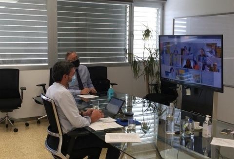 El consejero de Agua, Agricultura, Ganadería, Pesca y Medio Ambiente, Antonio Luengo, durante su participación por videoconferencia. El consejero de Agua, Agricultura, Ganadería, Pesca y Medio Ambiente, Antonio Luengo, durante su participación por videoconferencia.