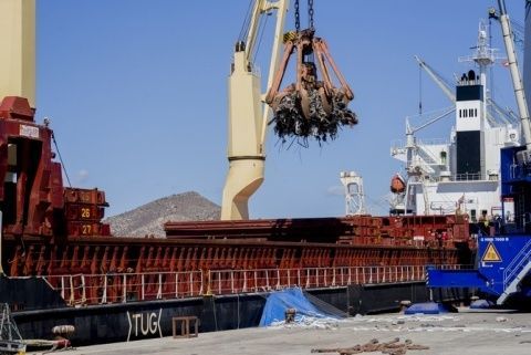 El movimiento de descarga en el Muelle. El movimiento de descarga en el Muelle.