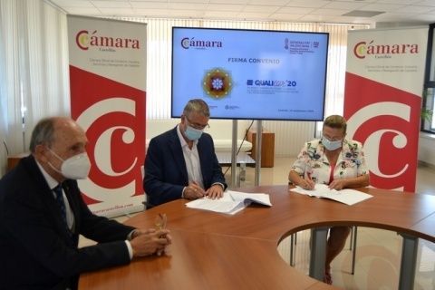 Rafa Climent y Maria Dolores Guillamón han firmado hoy un convenio de colaboración. Rafa Climent y Maria Dolores Guillamón han firmado hoy un convenio de colaboración.