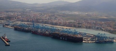 Puerto de Algeciras mayo 2020. Megaship MSC Arina. Cedida HELITY Puerto de Algeciras mayo 2020. Megaship MSC Arina. Cedida HELITY