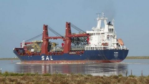 Klara es el buque habilitado para cargas especiales con mayores dimensiones que ha operado del Puerto de Sevilla.