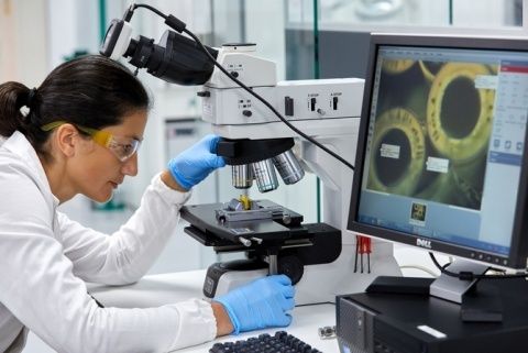Actualmente, colaboran en el desarrollo de tecnologías innovadoras para el empleo del amoniaco “verde” como almacenamiento de energía a gran escala. Actualmente, colaboran en el desarrollo de tecnologías innovadoras para el empleo del amoniaco “verde” como almacenamiento de energía a gran escala.