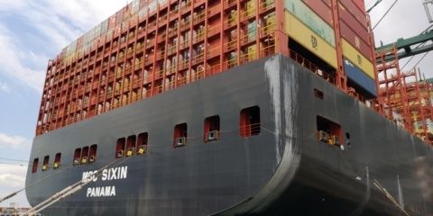 El récord del Puerto de Valencia lo ha registrado el MSC SIXIN en su segunda visita a las terminales valencianas. El récord del Puerto de Valencia lo ha registrado el MSC SIXIN en su segunda visita a las terminales valencianas.