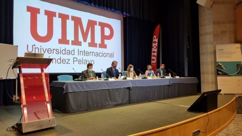 El encuentro celebrado en el Paraninfo de La Magdalena.