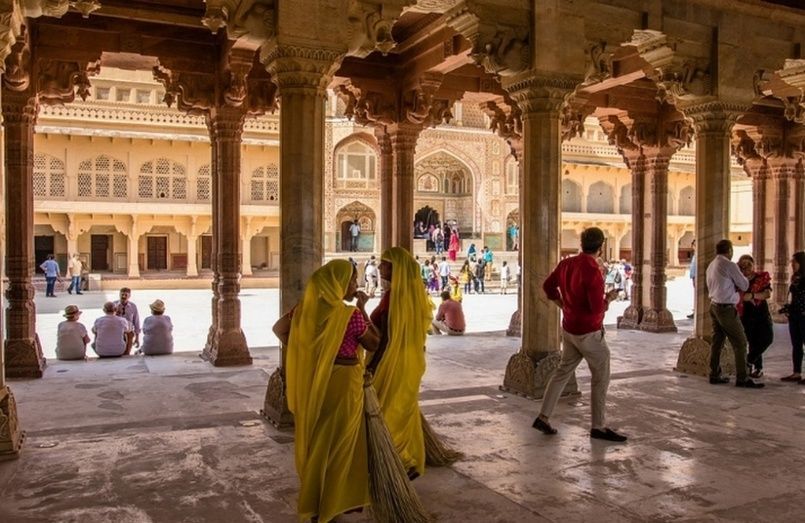 India se caracteriza por una mezcla compleja de tradiciones y costumbres.