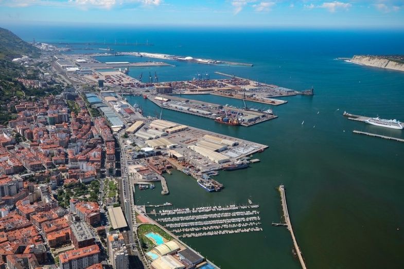 Vista aérea del Puerto de Bilbao. Vista aérea del Puerto de Bilbao.