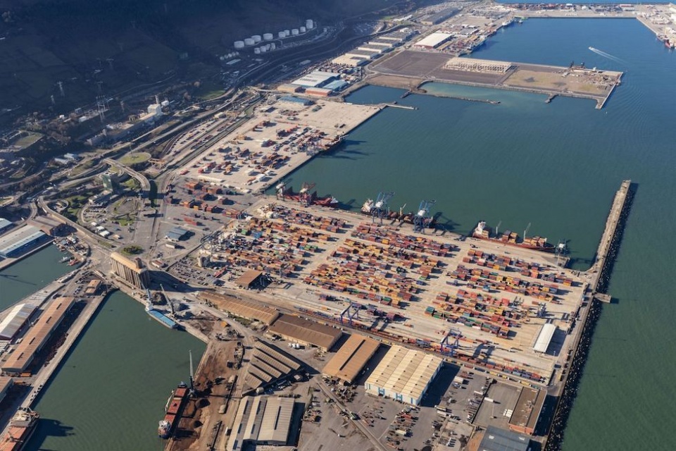 Terminal de contenedores del puerto de Bilbao.