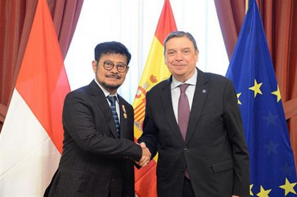 El ministro de Agricultura, Pesca y Alimentaci&oacute;n en funciones, Luis Planas, junto al ministro de Agricultura de la Rep&uacute;blica de Indonesia, Syahrul Yasin Limpo. Foto: La Moncloa.