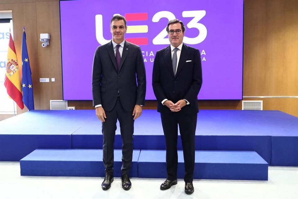 El presidente del Gobierno en funciones, Pedro Sánchez, junto al presidente de la CEOE, Antonio Garamendi Pool Moncloa/Fernando Calvo. Sede de la CEOE, Madrid El presidente del Gobierno en funciones, Pedro Sánchez, junto al presidente de la CEOE, Antonio Garamendi Pool Moncloa/Fernando Calvo. Sede de la CEOE, Madrid