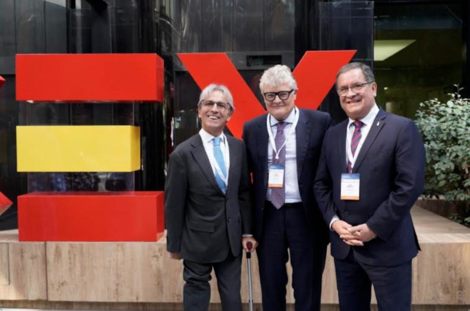 (De izqda. a drcha.) Eduardo Ávila, embajador de Colombia, Joan Franco, presidente de TECNIBERIA, y Luis Ibérico, embajador de Perú. (De izqda. a drcha.) Eduardo Ávila, embajador de Colombia, Joan Franco, presidente de TECNIBERIA, y Luis Ibérico, embajador de Perú.