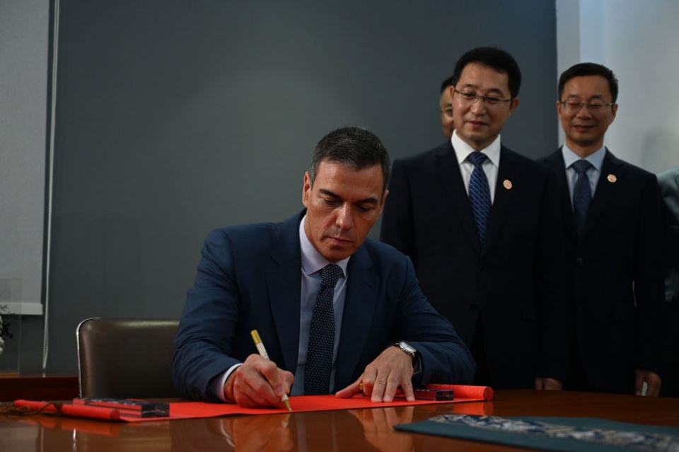 Pedro Sánchez visita las instalaciones del clúster industrial y tecnológico de Kunshan, en Shanghái (Imagen: La Moncloa) Pedro Sánchez visita las instalaciones del clúster industrial y tecnológico de Kunshan, en Shanghái (Imagen: La Moncloa)