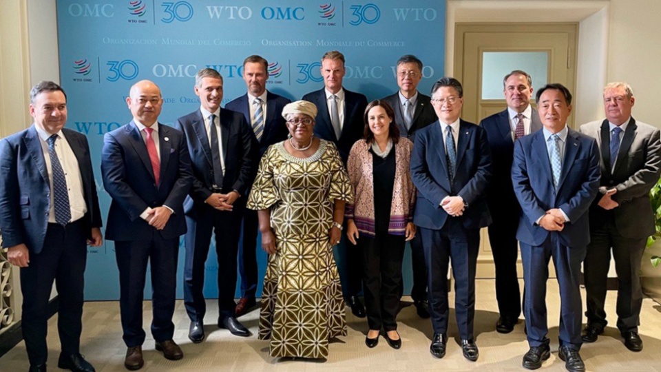 La DG Okonjo-Iweala debate las tendencias comerciales con los l&iacute;deres del sector del transporte mar&iacute;timo en el Foro P&uacute;blico