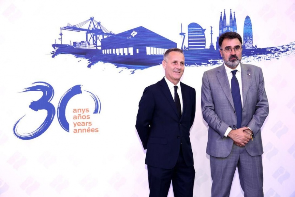 De izquierda a derecha: el director general de Centro Intermodal de Logistica, S. A. (Cilsa), Jordi Guerrero; y el presidente del Port de Barcelona, Llu&iacute;s Salvad&oacute;.