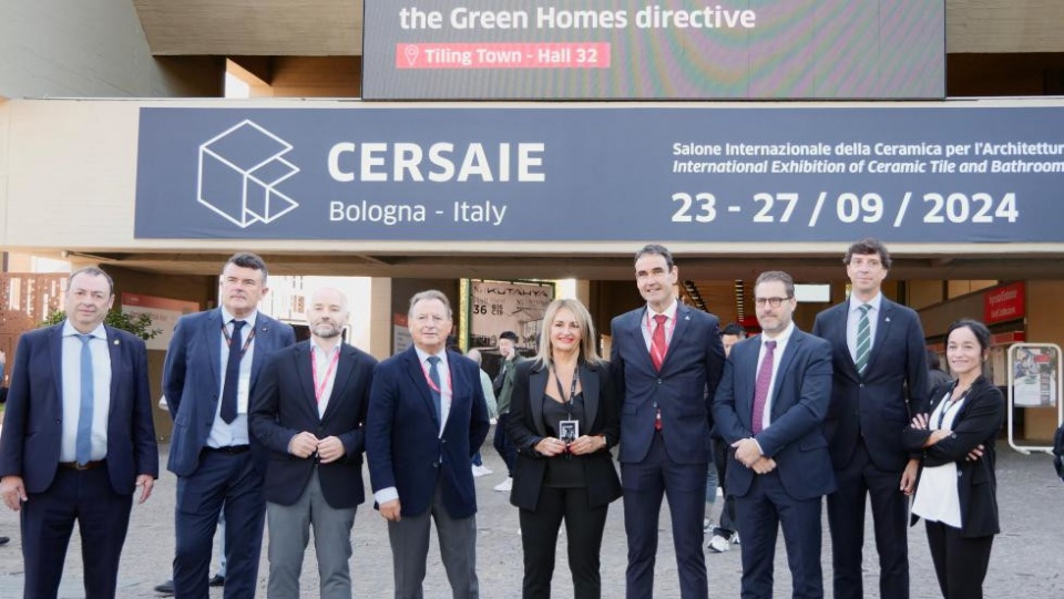 Nuria Montes se desplaza a Bolonia para apoyar a las empresas del clúster cerámico presentes en Cersaie. Nuria Montes se desplaza a Bolonia para apoyar a las empresas del clúster cerámico presentes en Cersaie.