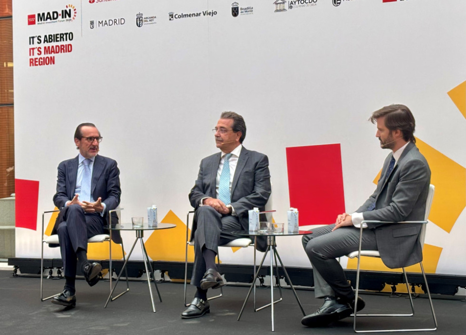 el presidente de UNO, Francisco Aranda, reivindica el papel estrat&eacute;gico de la log&iacute;stica como motor de la industria madrile&ntilde;a, durante su intervenci&oacute;n en el Madrid Investment Forum 2025.