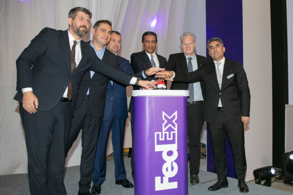 Directivos de FedEx durante la inauguración. Directivos de FedEx durante la inauguración.