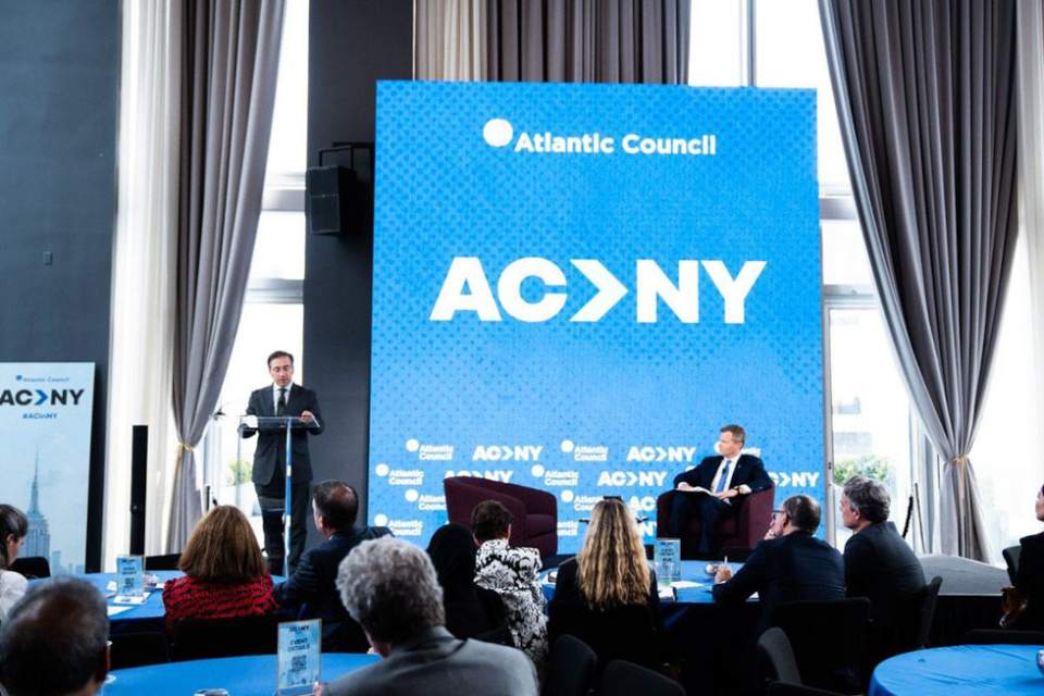 El ministro de Asuntos Exteriores, Uni&oacute;n Europea y Cooperaci&oacute;n, Jos&eacute; Manuel Albares, interviene en el 'Atlantic Council'.