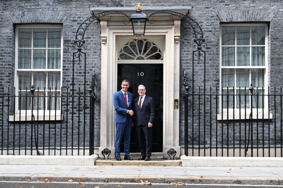El presidente del Gobierno, Pedro S&aacute;nchez, y el primer ministro del Reino Unido, Keir Starmer | Pool Moncloa/Borja Puig de la Bellacasa. Londres