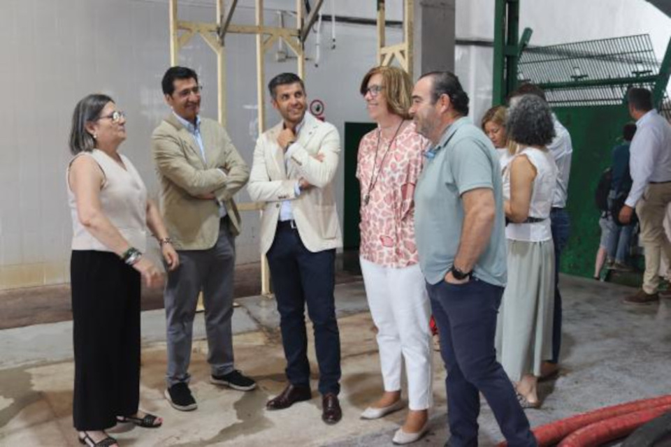 El vicepresidente segundo ha visitado la cooperativa ‘Vinícola del Carmen’ en Campo de Criptana. El vicepresidente segundo ha visitado la cooperativa ‘Vinícola del Carmen’ en Campo de Criptana.