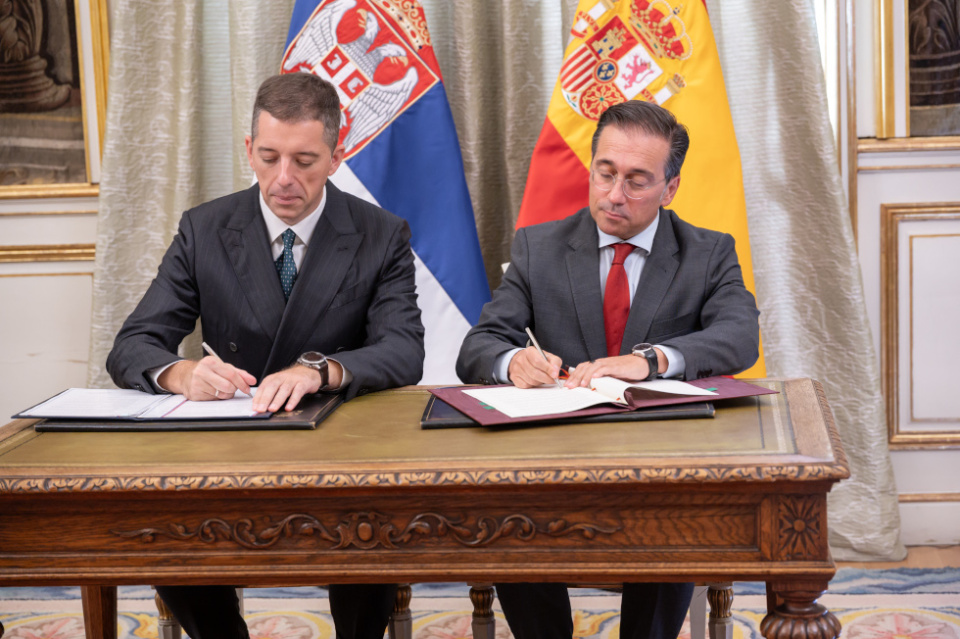 La reuni&oacute;n, celebrada en el Palacio de Viana, culmin&oacute; con la firma de un acuerdo clave de cooperaci&oacute;n.
